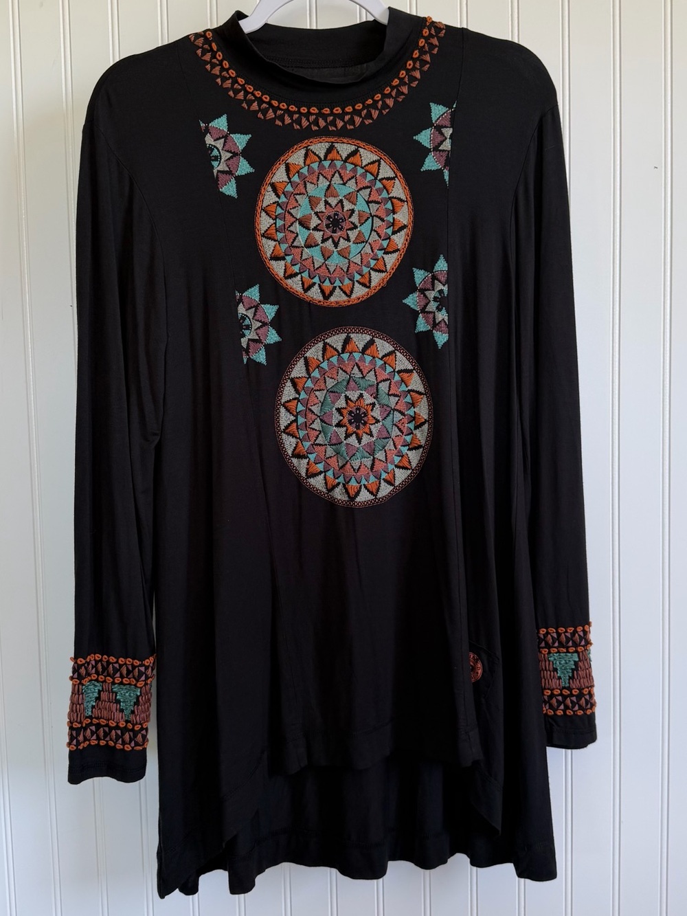 Double D Ranch Womens Small‎ Black Embroidered Totem Baskets Tunic Top
